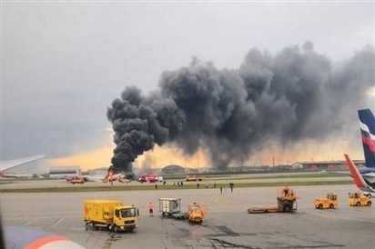 Nga: Nổ xe chở xăng tại sân bay khiến nhiều người thương vong