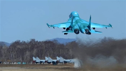 Tiêm kích Su-34 Nga dội bom vào căn cứ lính đánh thuê nước ngoài ở Kharkov