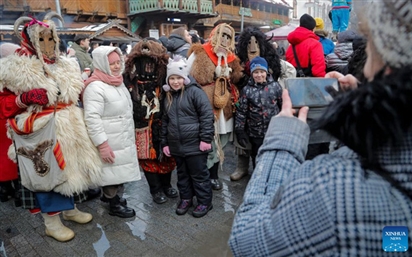 Người dân Nga vui vẻ hết mình, cầu mong hạnh phúc trong Tuần lễ tiễn mùa đông Maslenitsa