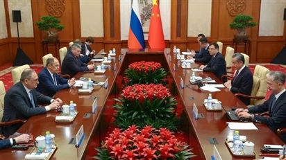 Ngoại trưởng Nga Lavrov hội đàm với Ngoại trưởng Trung Quốc Vương Nghị