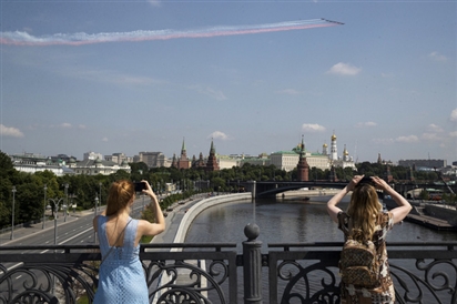 Cuộc sống ở Nga trở lại bình thường, người dân Moscow vẫn có thêm 1 ngày nghỉ