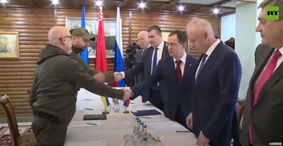 Đoàn Nga-Ukraine bắt tay nhau trước khi đàm phán vòng 2