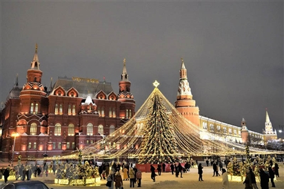 Thủ đô nước Nga lung linh ánh đèn chuẩn bị đón năm mới 2022