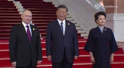 Lãnh đạo Nga và Trung Quốc hội đàm ngắn