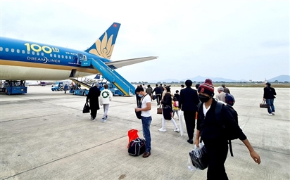 Vietnam Airlines đề nghị 'gỡ' thủ tục đưa người Việt tại Ukraine về nước