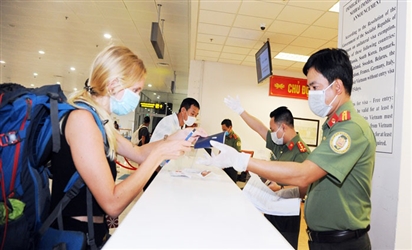 Việt Nam: Tự động gia hạn tạm trú cho người nước ngoài bị ảnh hưởng bởi dịch Covid-19
