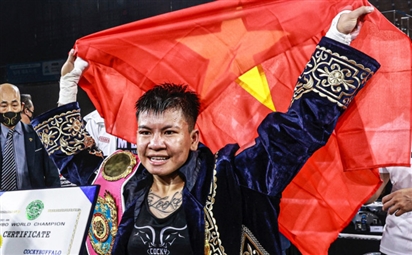 Từ cô bé bán vé số đến nhà vô địch boxing thế giới