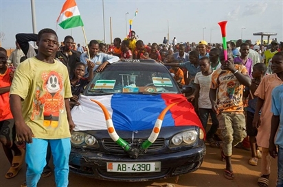 Niger: Hàng trăm người biểu tình dọa chiếm căn cứ quân sự, Đại sứ quán Pháp