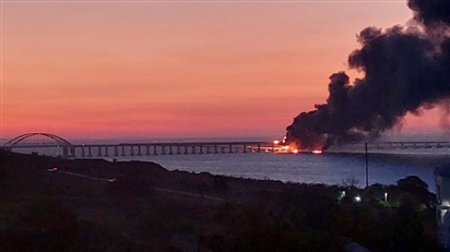 Vụ nổ trên cầu Crimea cho thấy lằn ranh đỏ của Nga đã bị vượt qua?