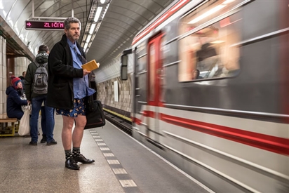 Hàng nghìn người 'Không mặc quần đi tàu điện ngầm' trên khắp thế giới