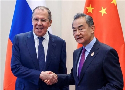 Ngoại trưởng Nga, Trung Quốc điện đàm về khủng hoảng Ukraine