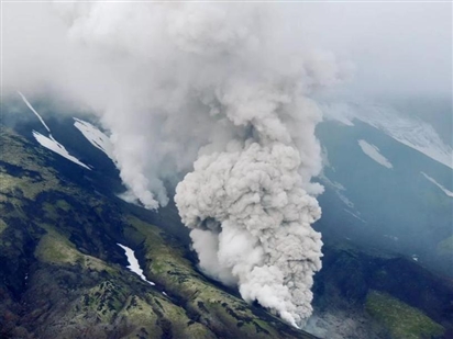 Cảnh tượng 7 núi lửa cùng lúc thức giấc sau trận động đất mạnh ở Kamchatka, Nga