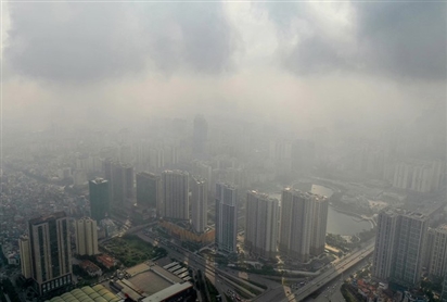 Hà Nội đặc quánh sương mù và bụi bẩn, ô nhiễm không khí chạm ngưỡng báo động