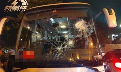 Bạo loạn tại Pháp: Xe buýt chở 41 du khách Trung Quốc bị tấn công