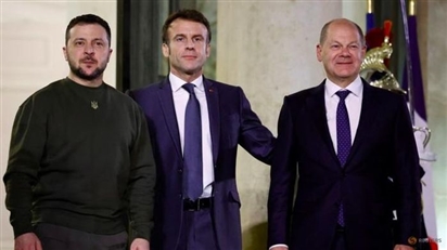 Bất ngờ đến Paris, Tổng thống Ukraine Zelensky muốn có 'đôi cánh tự do'