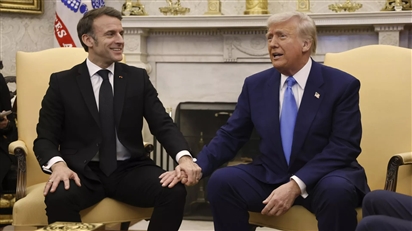 Tổng thống Mỹ Trump chế nhạo Tổng thống Pháp Macron tại lễ bế mạc hội nghị thượng đỉnh về Gaza