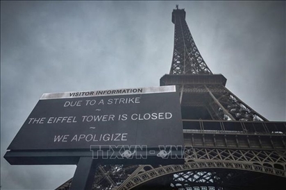 Tháp Eiffel lại đóng cửa do nhân viên kéo dài đình công