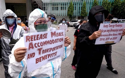 Quá tải, lương thấp, nhân viên y tế Philippines bỏ việc trong đại dịch Covid-19