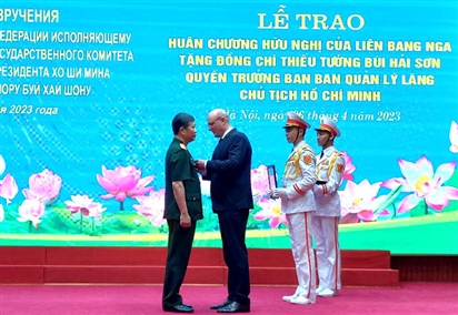 Nga trao Huân chương Hữu nghị cho thiếu tướng Bùi Hải Sơn