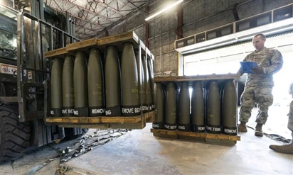 Séc quyên góp đủ tiền giai đoạn 1 dự án mua đạn pháo cho Ukraine từ ngoài EU