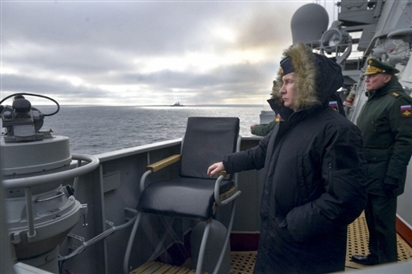 Ông Putin ra sắc lệnh không được hạ cờ của Hải quân Nga trước mặt kẻ thù