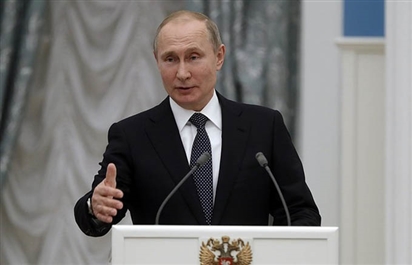 Tổng thống Putin được tiêm mũi vaccine tăng cường Sputnik Light
