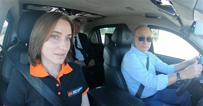 Ông Putin gây sốt với màn lái siêu xe: Bất ngờ danh tính bóng hồng xinh đẹp ngồi cạnh