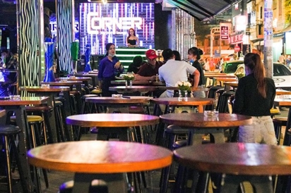 TP.HCM cho phép mở lại quán bar, karaoke từ 10/1