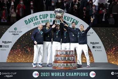 Daniil Medvedev tỏa sáng, ĐT quần vợt Nga vô địch Davis Cup 2021