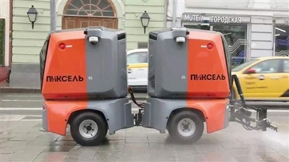 Xem robot làm sạch đường phố đầu tiên ở Moscow
