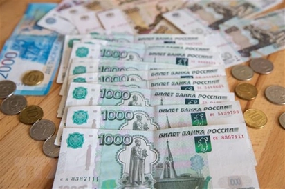 Đồng ruble của Nga rơi xuống mức thấp nhất trong hơn hai tuần