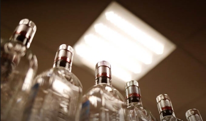 Nga bắt giữ 10 đối tượng liên quan đến sản xuất rượu giả