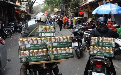 Bloomberg nói gì về việc Việt Nam cấm người sử dụng rượu bia lái xe?