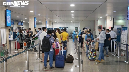 Ảnh: Sân bay Tân Sơn Nhất lấy lại không khí nhộn nhịp sau 1 tháng mở cửa