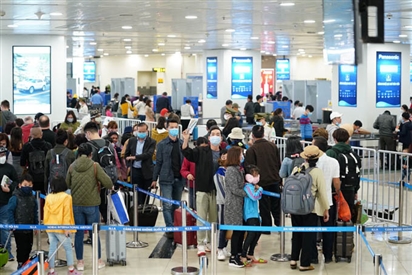 Cập nhật 14h ngày 22/3: hơn 2.100 người về từ vùng dịch Covid-19 nhập cảnh sân bay Nội Bài, nhiều nước áp dụng biện pháp chống dịch lây lan