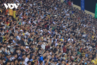 Sân Thiên Trường đông nghịt dù không có đội nhà: ''Khán giả Việt Nam thật tuyệt vời''
