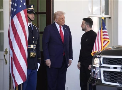 Donald Trump nói với Zelensky rằng Nga lớn hơn và mạnh hơn