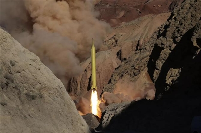 Iran phóng tên lửa đạn đạo loại mới