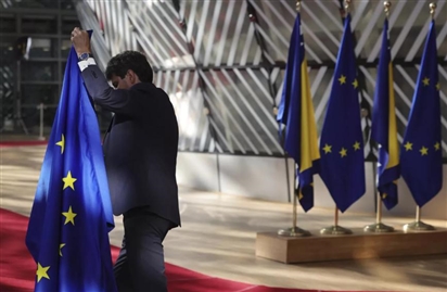 Chuyên gia phương Tây phanh phui những gì xảy ra với EU vì Ukraina