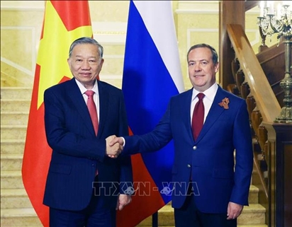Tổng Bí thư Tô Lâm hội kiến Chủ tịch Đảng Nước Nga Thống nhất Dmitry Medvedev