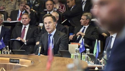 NATO gắng gượng gồng mình
