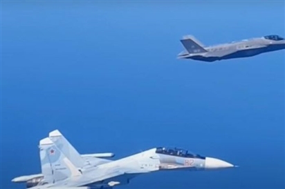 Lần đầu tiên Su-30SM Nga phải đối đầu với F-35 của Không quân Mỹ tại Syria
