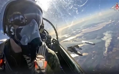 Su-35S quá nhanh và nguy hiểm với F-35
