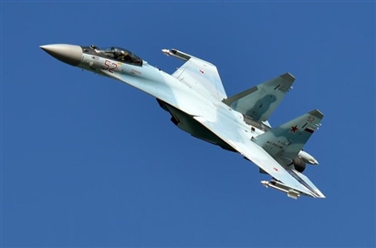Nga điều Su-35 xua 2 máy bay ném bom Mỹ gần biên giới