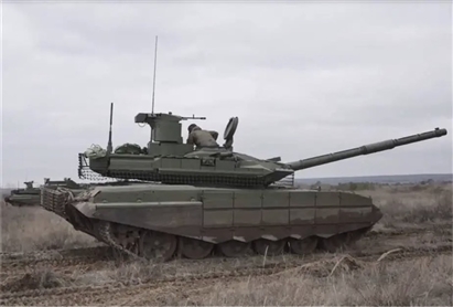 Nga tung video xe tăng T-90M nã hỏa lực vượt tầm nhìn, trúng vị trí nhóm binh sĩ Ukraine