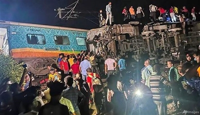 Hơn 200 người chết trong tai nạn tàu hỏa tại Ấn Độ