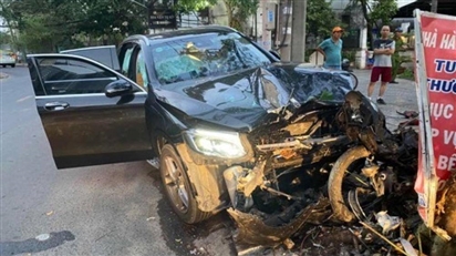 Vụ Mercedes gây tai nạn: Xúc động tâm thư con gái người tài xế Grab Bike