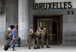 Nhà ga Brussels náo loạn vì bom giả