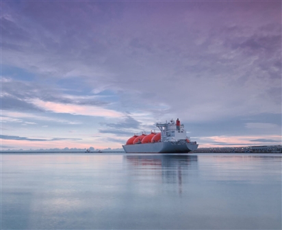 Hàng chục tàu chở LNG tắc nghẽn ngoài khơi châu Âu giữa khủng hoảng năng lượng