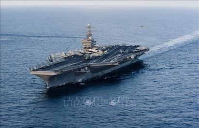 Iran tuyên bố phóng 4 tên lửa vào tàu sân bay USS Abraham Lincoln của Mỹ